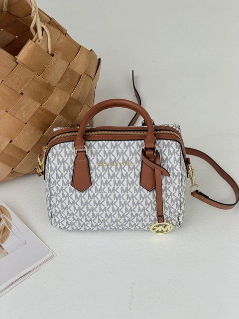 Жіноча сумка Michael Kors Hayes Duffle чорна з екошкіри Майкл Корс Any-20608-2 фото