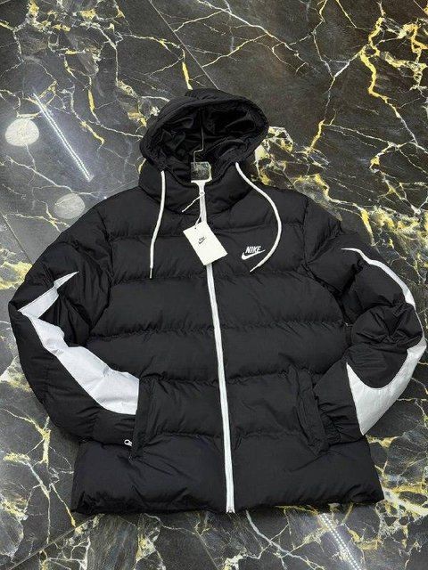 Чоловіча зимова куртка Nike чорна коротка Пуховик Найк Arm-MO00334 фото
