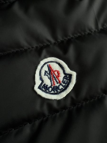Чоловіча куртка Moncler чорна Хар-847 фото