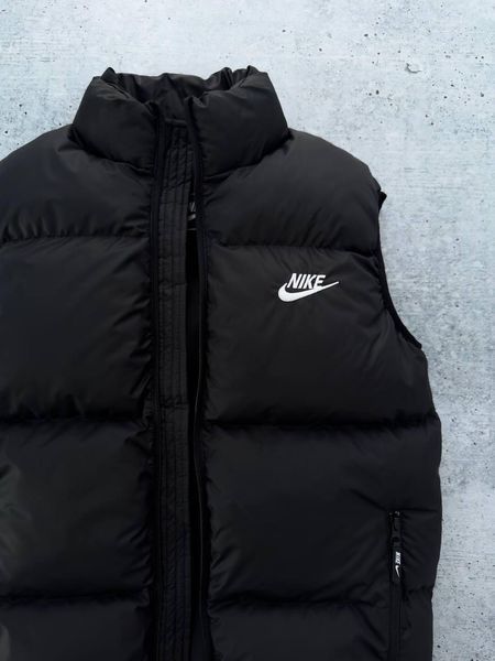 Чоловіча жилетка Nike без капюшона чорна Безрукавка Найк весняна осіння Хар-393 фото